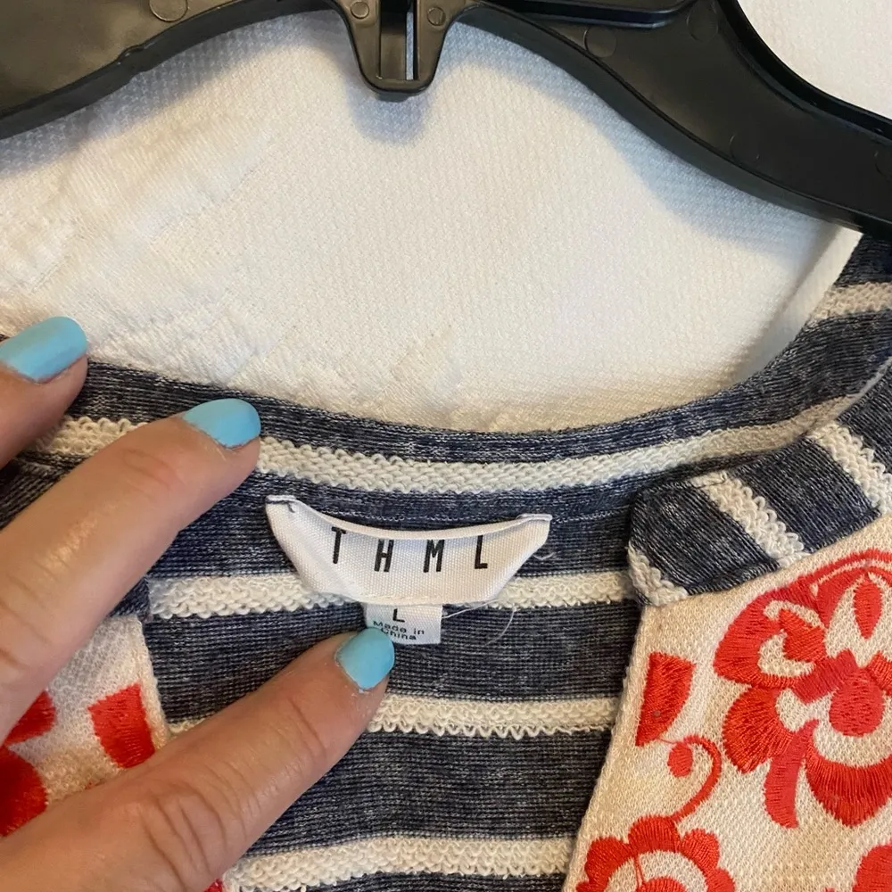 Gorgeous sleeveless top - Image 3