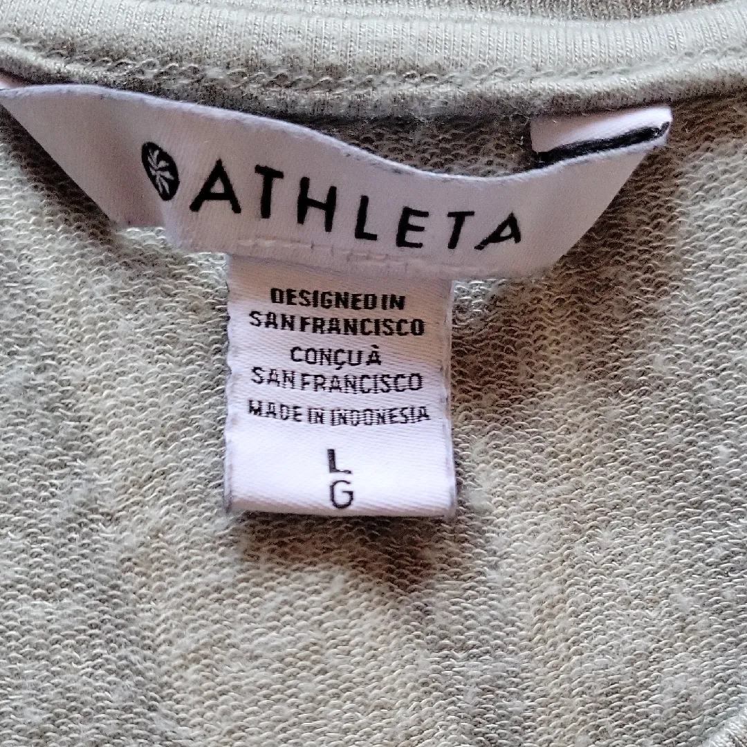 Athleta  Sage V-Neck Sweatshirt Tee Short Sleeve Size L - Image 4