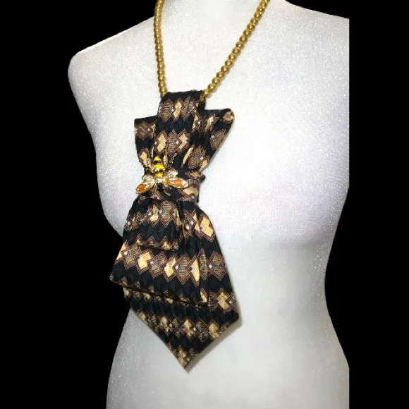 “Dainty Dapper”Geometric Patterned necktie necklace and bee brooch Black - Image 3