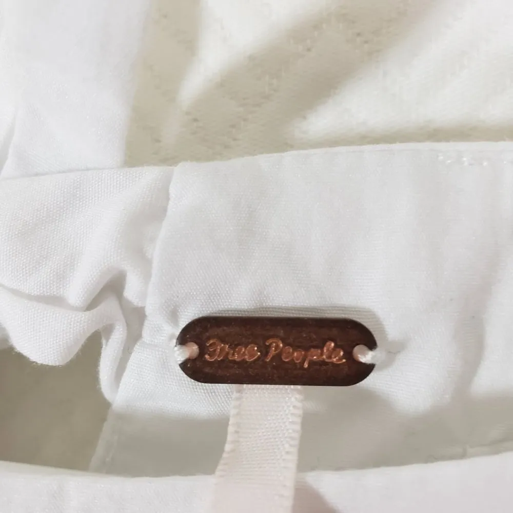 FREE PEOPLE XS White Blouse Bell Sleeves Button-Back Split Back - Image 6