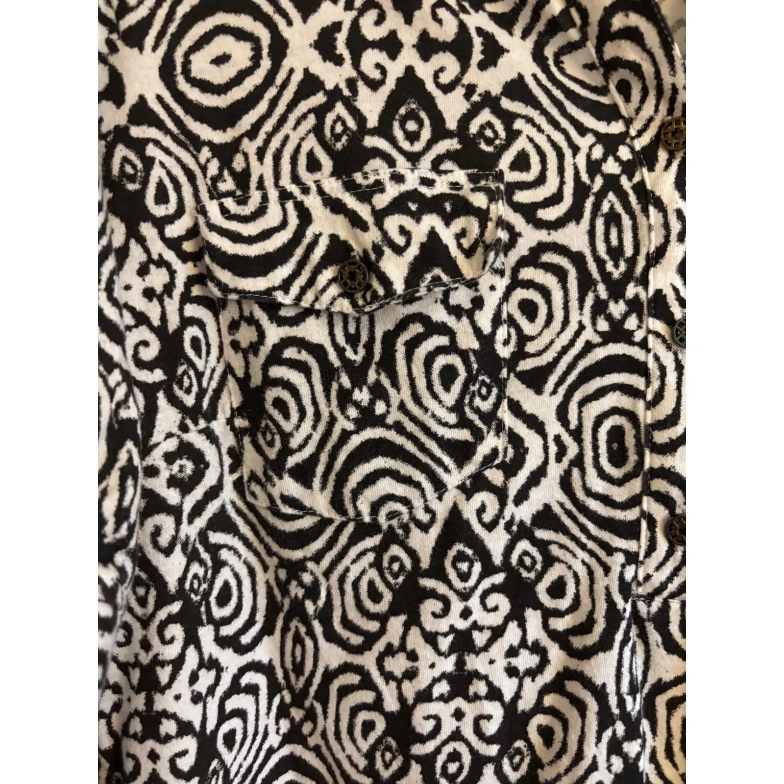 Rebecca Malone Black & White Print Top – Size XL – Tab Sleeves & Pockets - Image 4