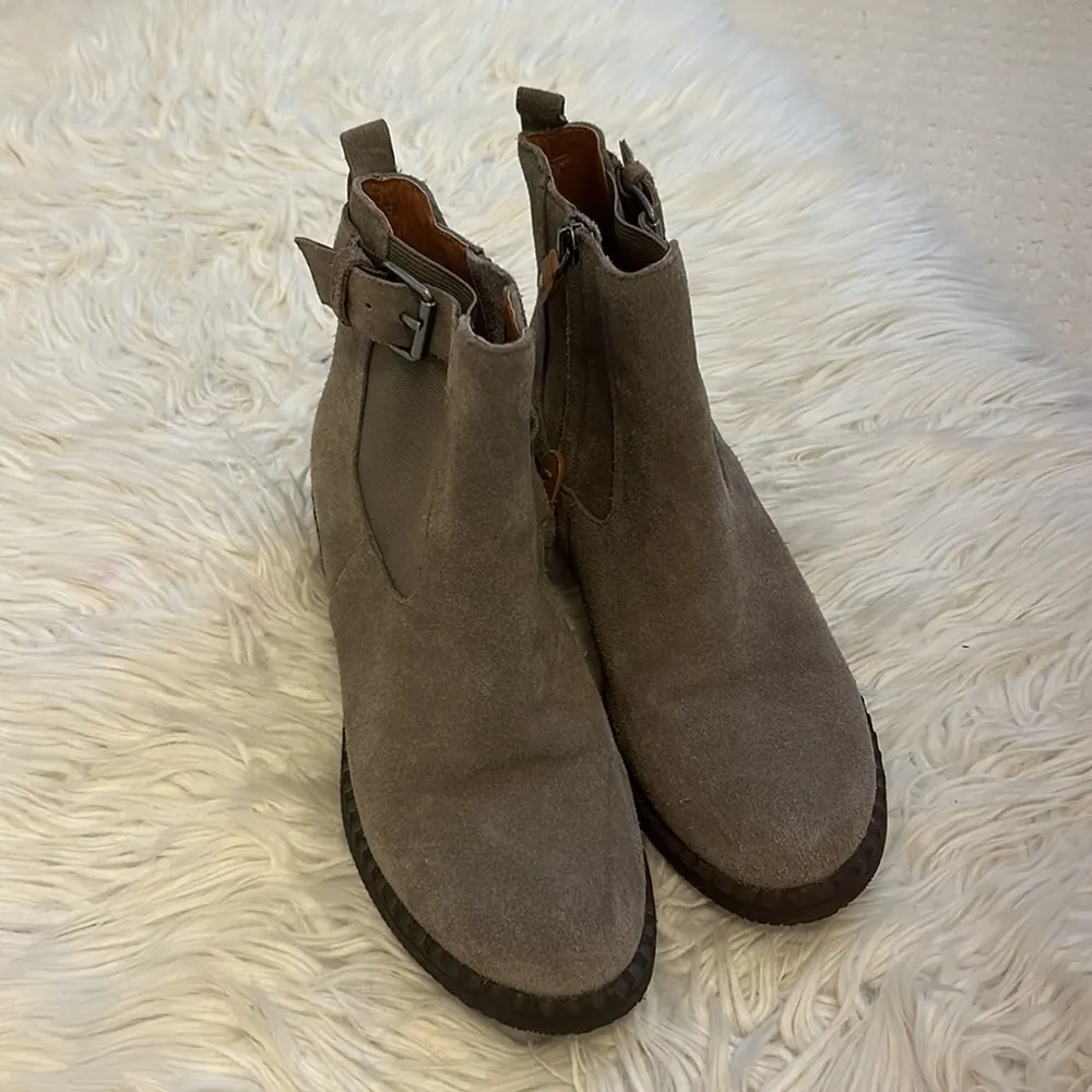 Gentle Souls Best Buckle Chelsea Boots Gray - Image 2