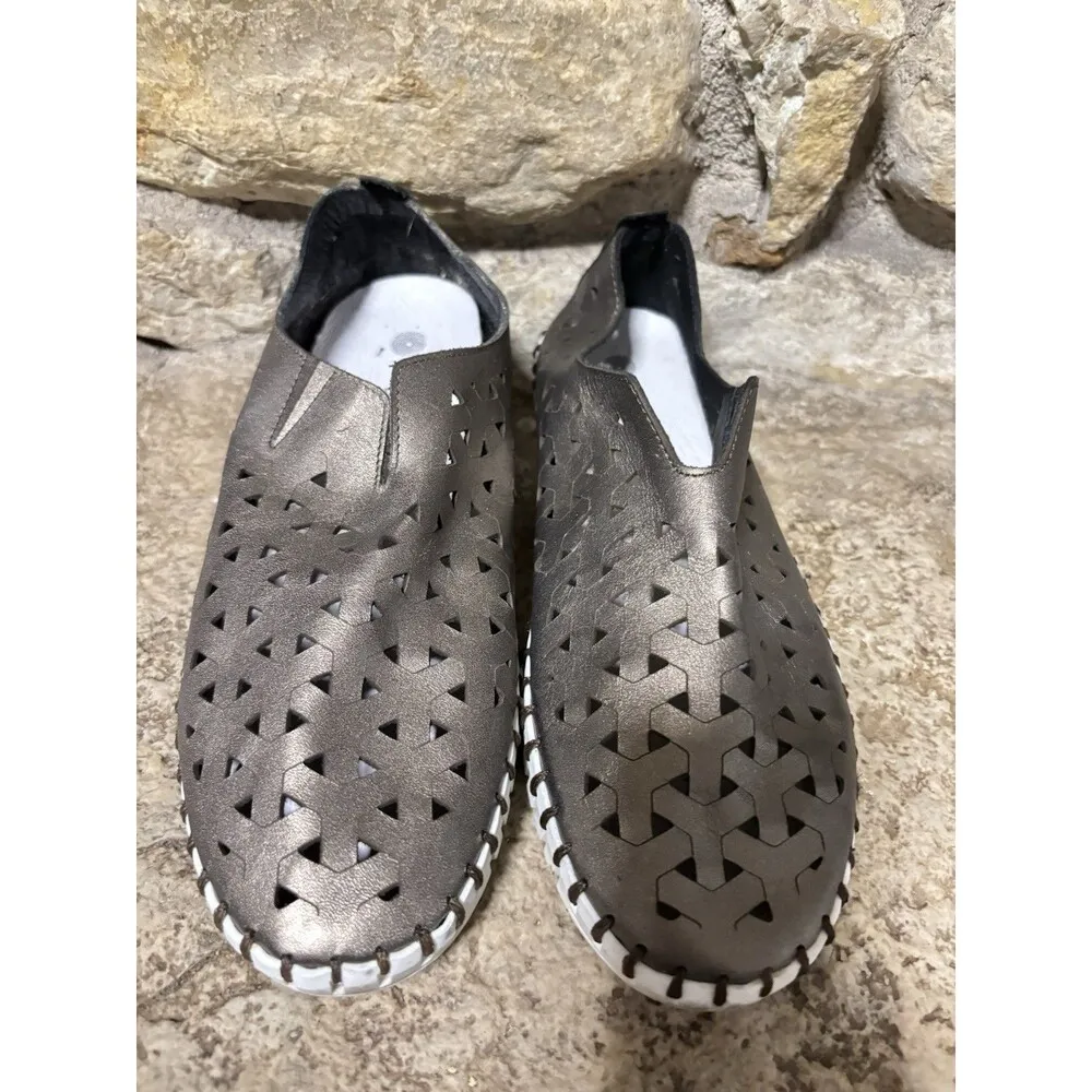 ERIC MICHAEL Bronze Laser Cut Slip On Leather White Sole Espadrille Shoes 38/7.5 - Image 3