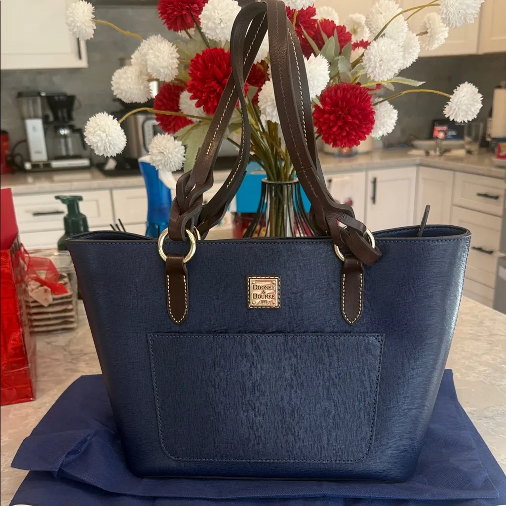 Dooney and Bourke Saffiano Gretchen small tote with wallet - Image 2