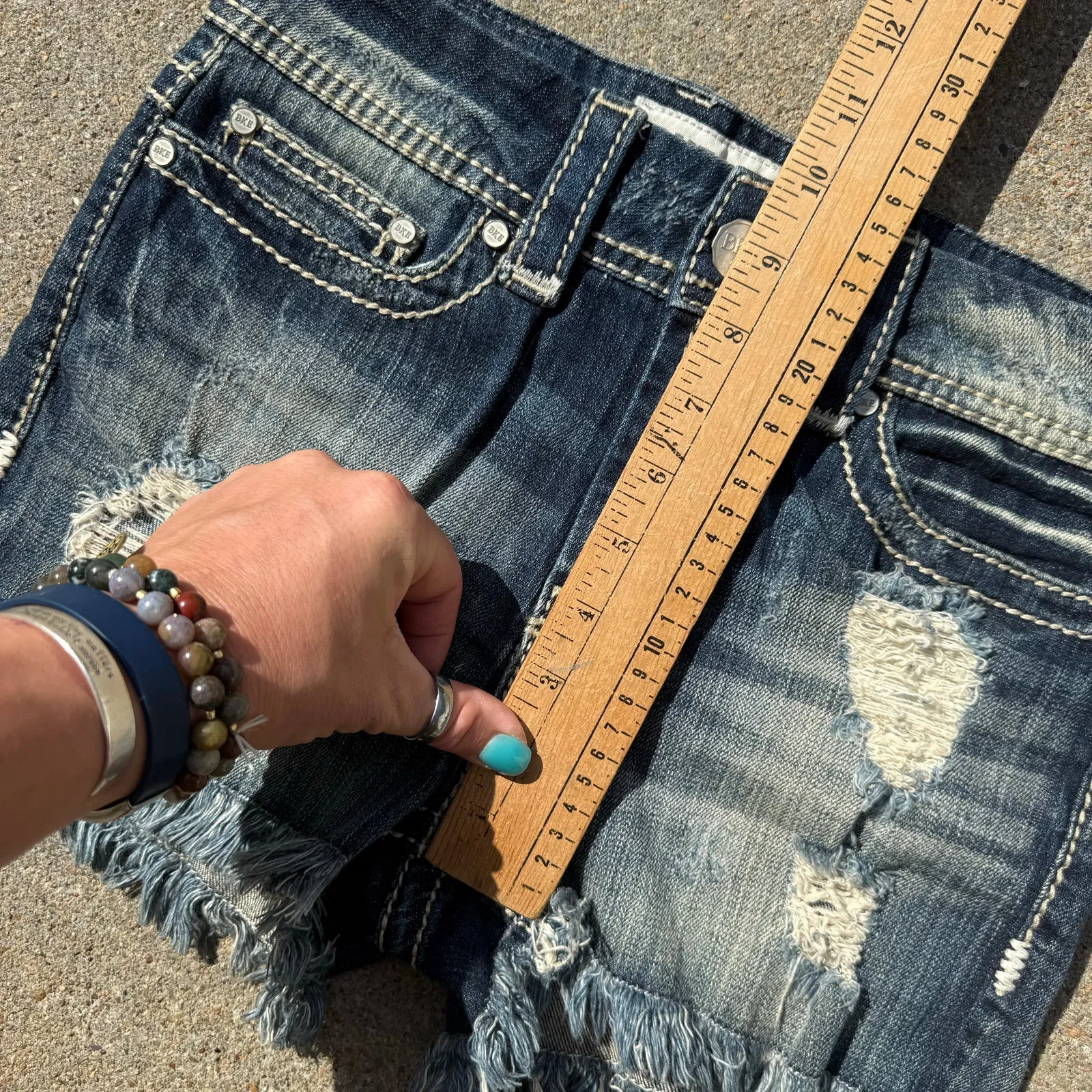 Buckle BKE Stella Distressed Cut Off Frayed Hem Blue Jean Shorts Size 26 BMM1305 - Image 7