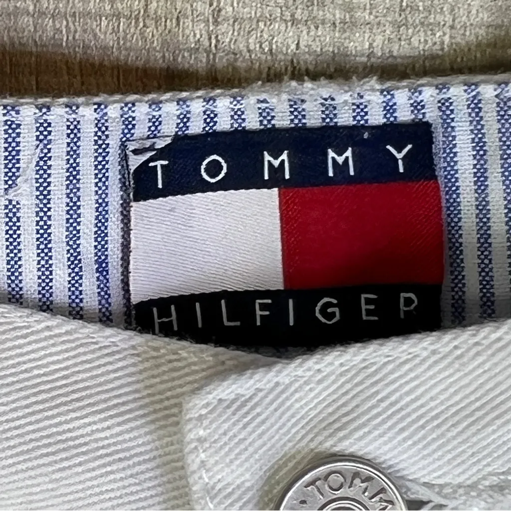 Tommy Hilfiger Size 14 White Denim Jeans Embroidered with A Floral Scene - Image 9