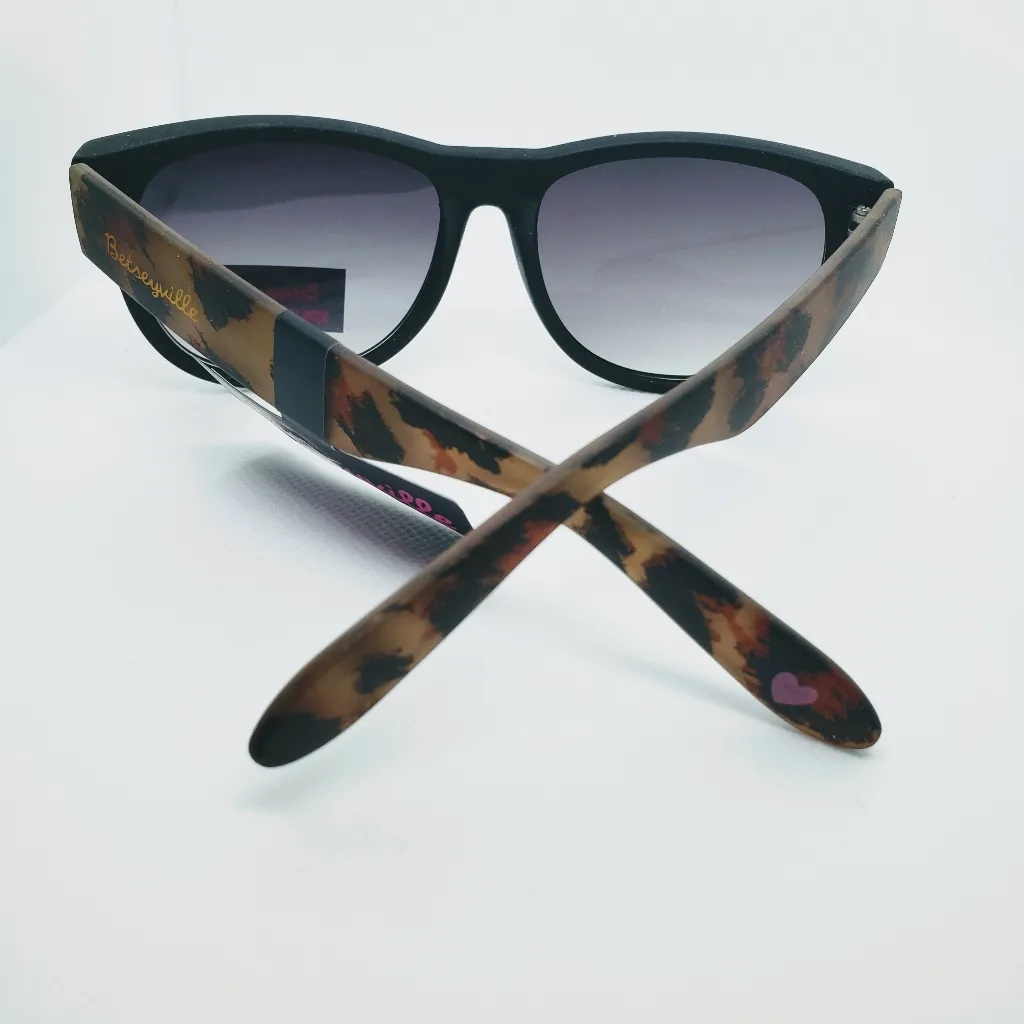 🆕 🕶️ Betsey Johnson Sunglasses NWT Leopard Animal Print Shades Betseyville NEW - Image 6