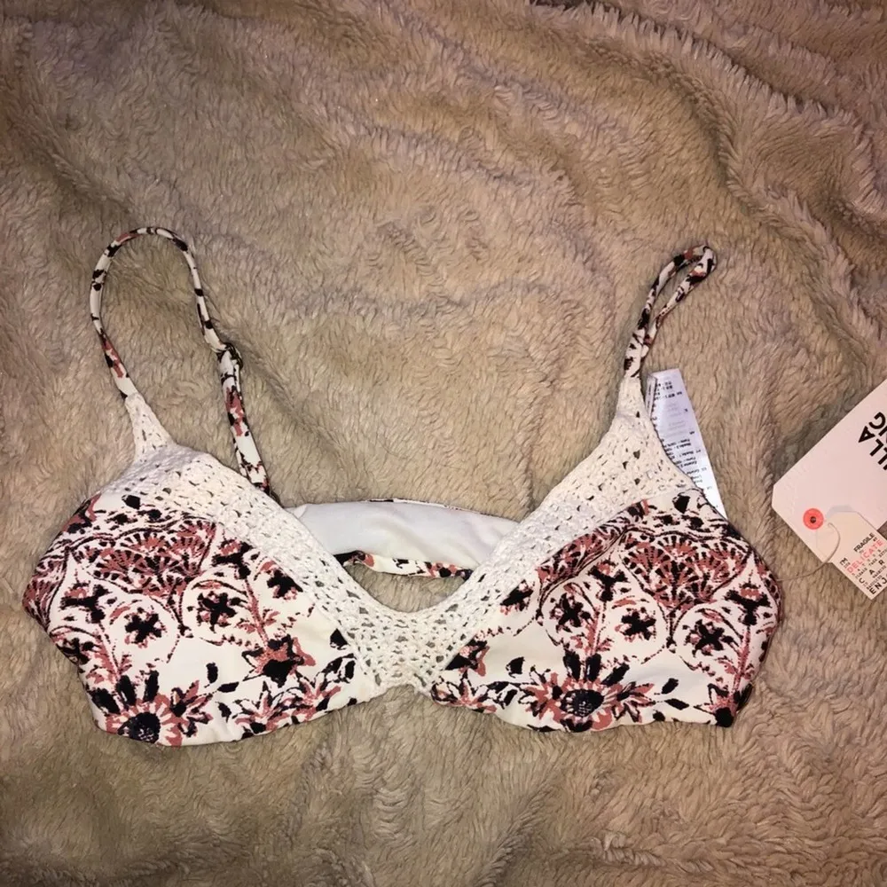 NWT billabong crochet Dream Song Trilet Bikini Top - Image 3