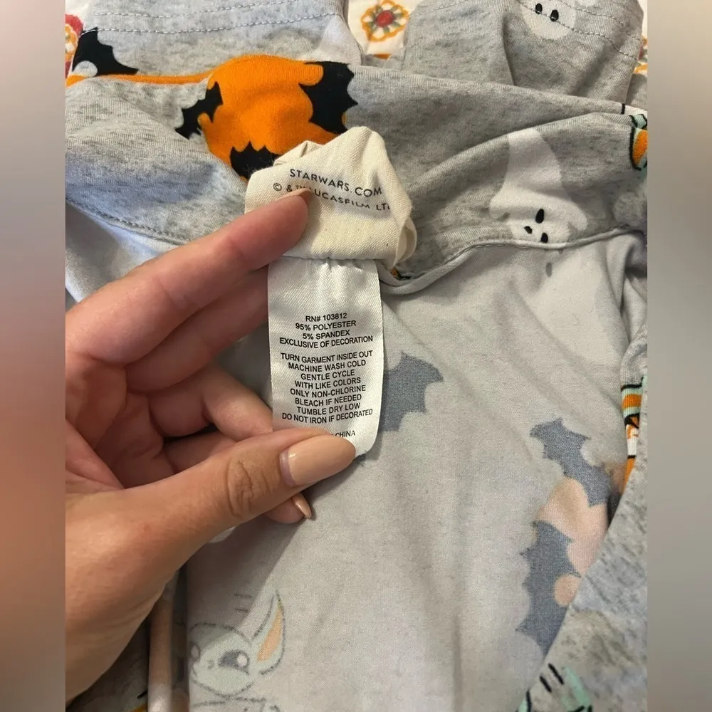 EUC Star Wars Munki Munki Halloween Baby Yoda Pajama shirt size small - Image 6