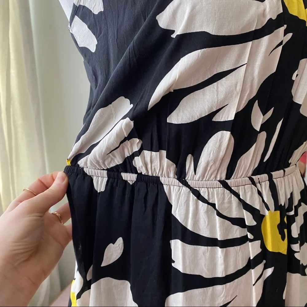 🌼Old Navy🌼Watercolor Daisy Black Strappy Dress - Image 5