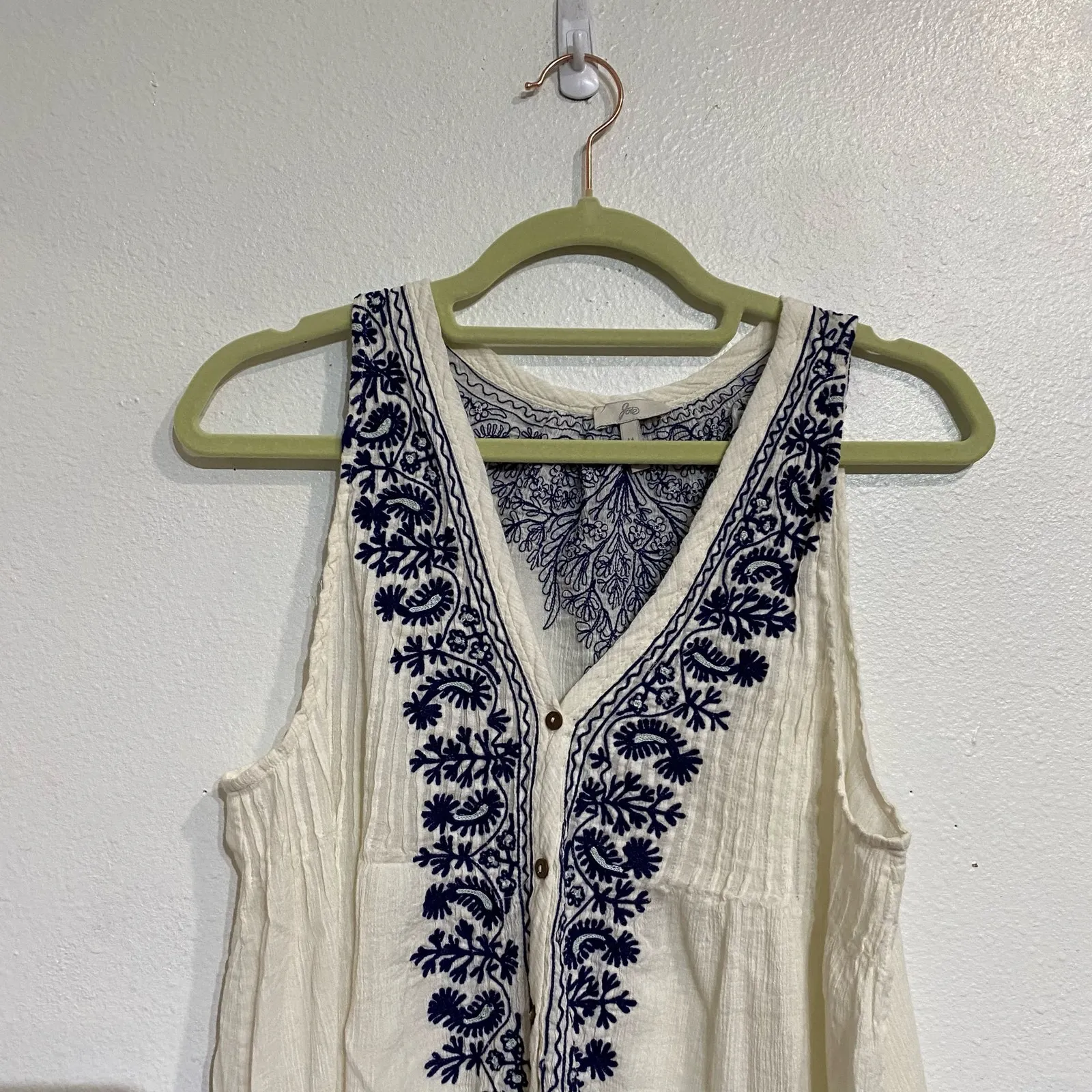 Joie White Blue Embroidered Sleeveless Button Down Blouse Sz M - Image 3