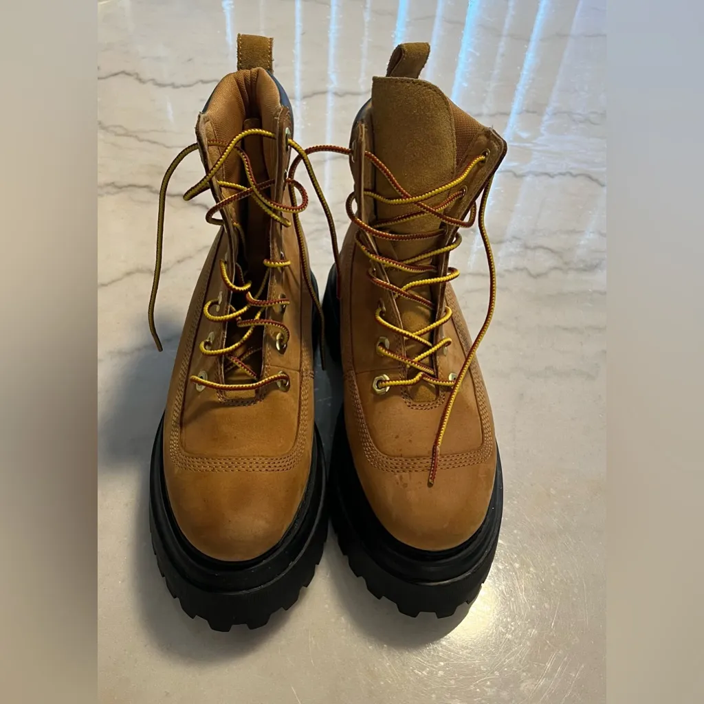 Timberland  6-Inch Lace Up Platform Boot Women's Leather Boots with Black Soles - Image 7