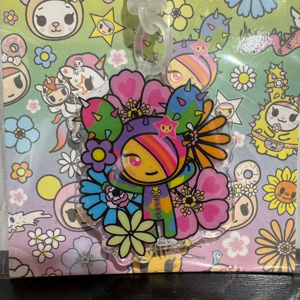 Tokidoki Kawaii All Stars Sandy Floral Acrylic Keychain Purple - Image 3