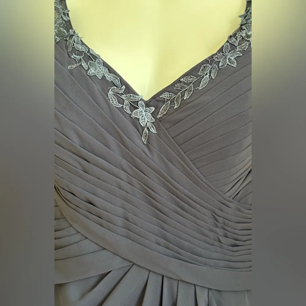 JJ’s House NWT Mauve Lace Stormy Blue Chiffon Draped V Neck Folral Dress Sz 14. - Image 5