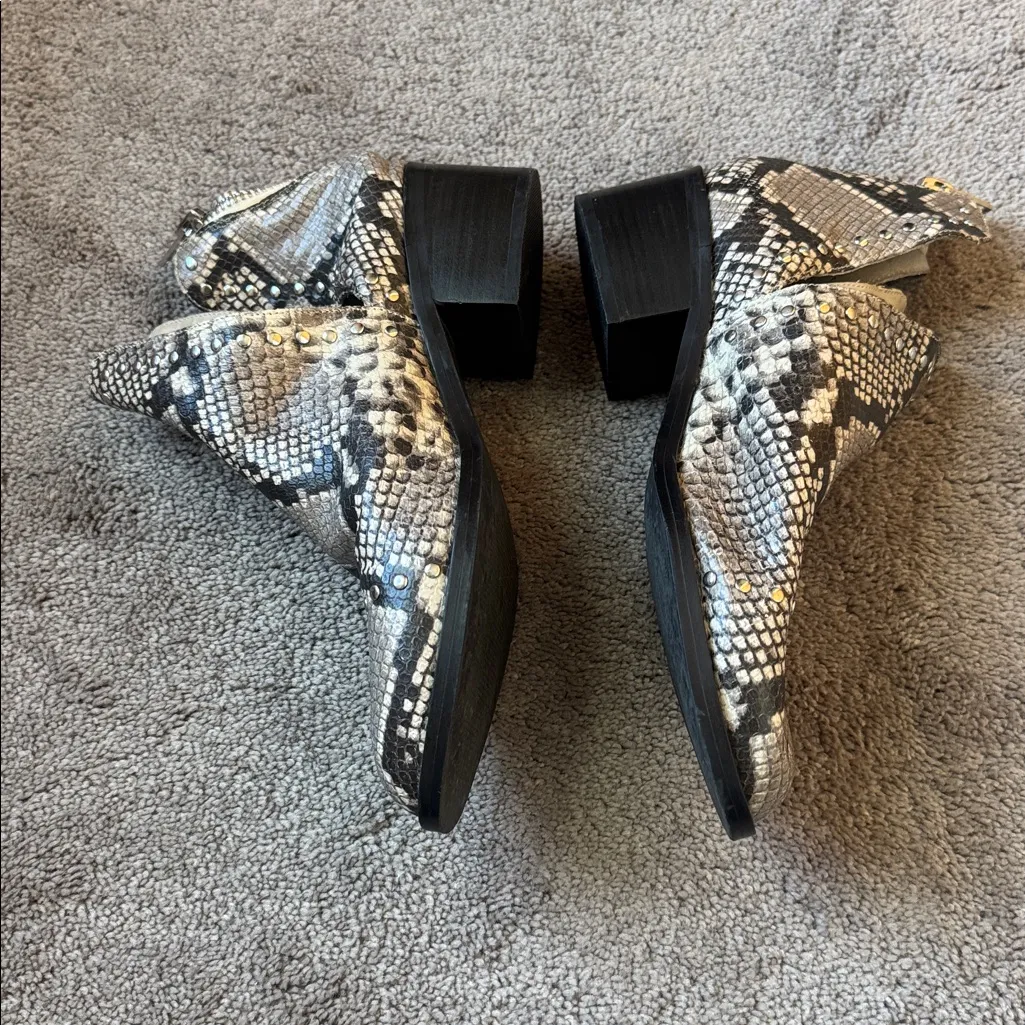 Steve Madden Conspire Snake Skin Booties SIZE 8.5 - Image 3