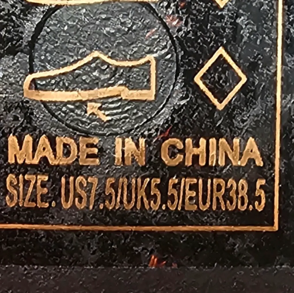 NWT Black Slide Sandals with Wide Strap and Rubber Sole Size undefined - Image 3