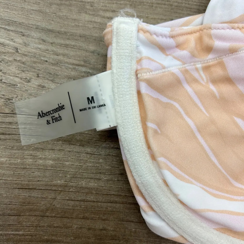 BRAND NEW Abercrombie swimsuit - Image 4