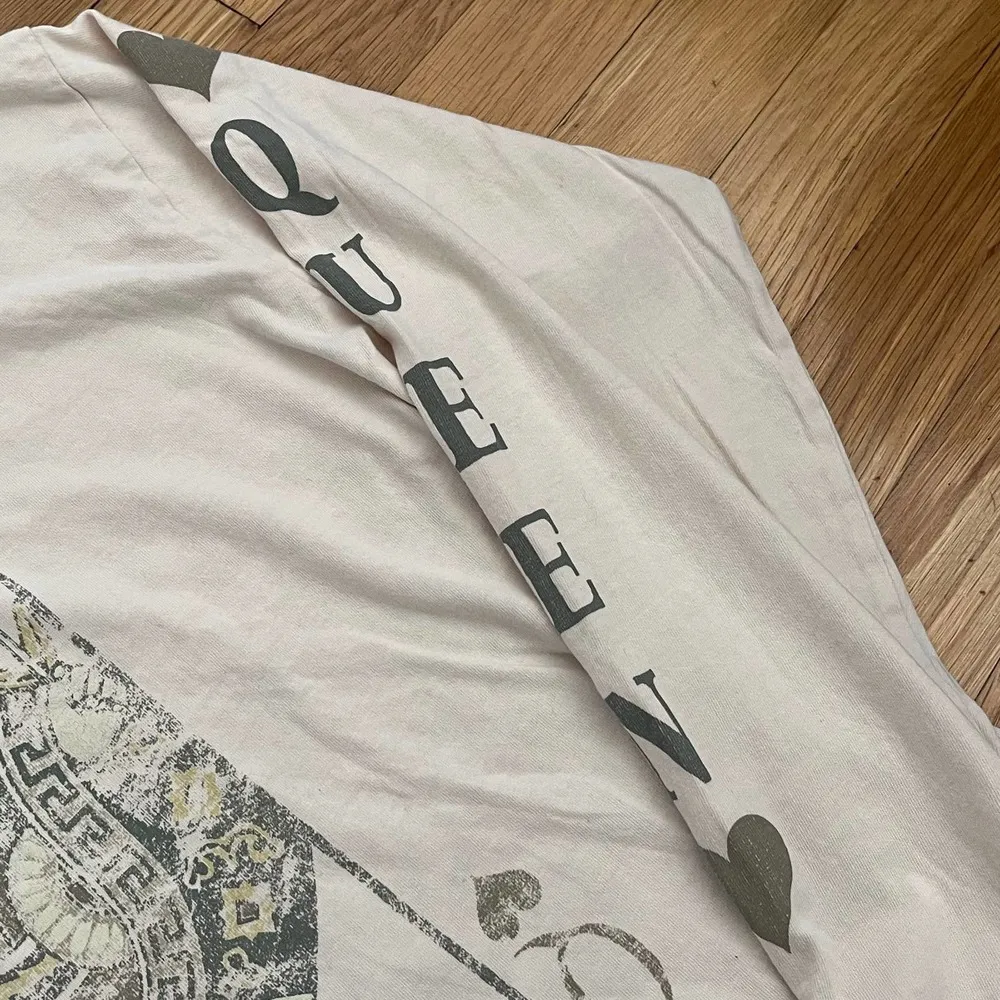 Forever 21  Queen of Heart Tee - Size M - Image 3