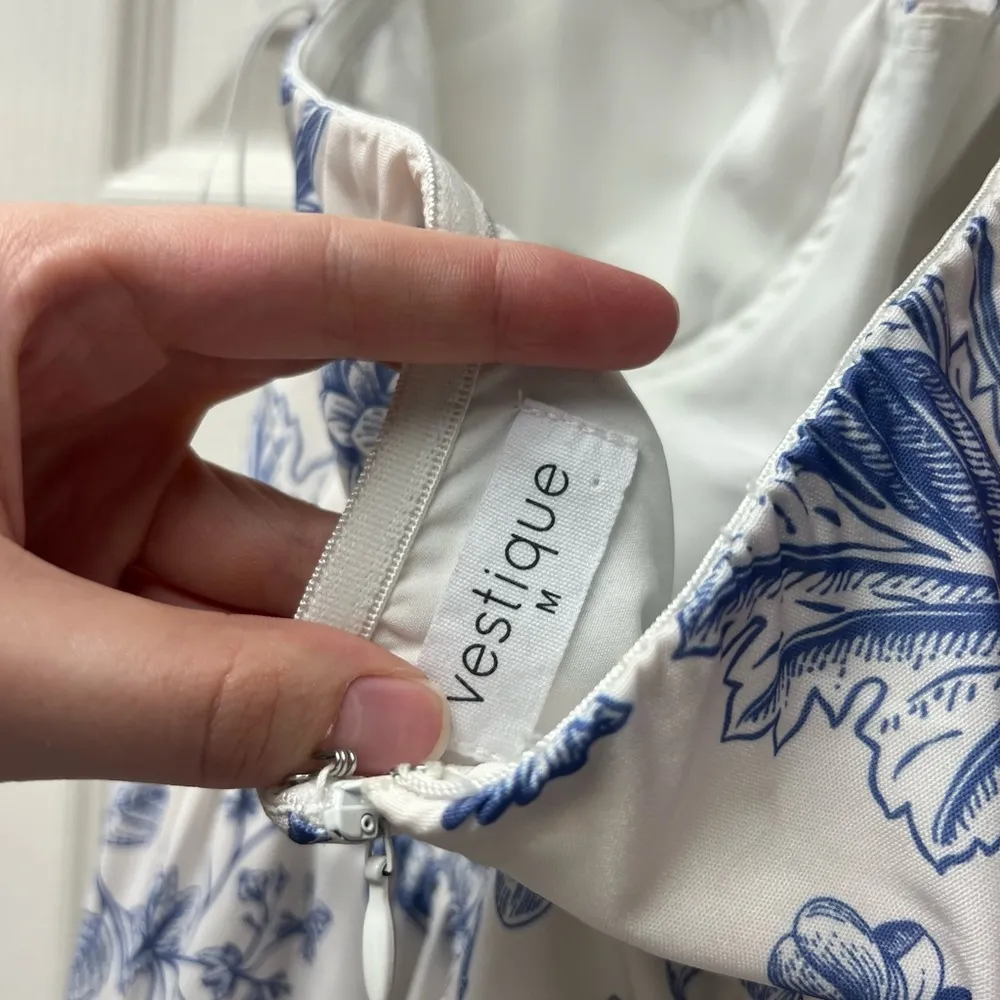 Vestique blue and white floral dress halter neck - Image 4