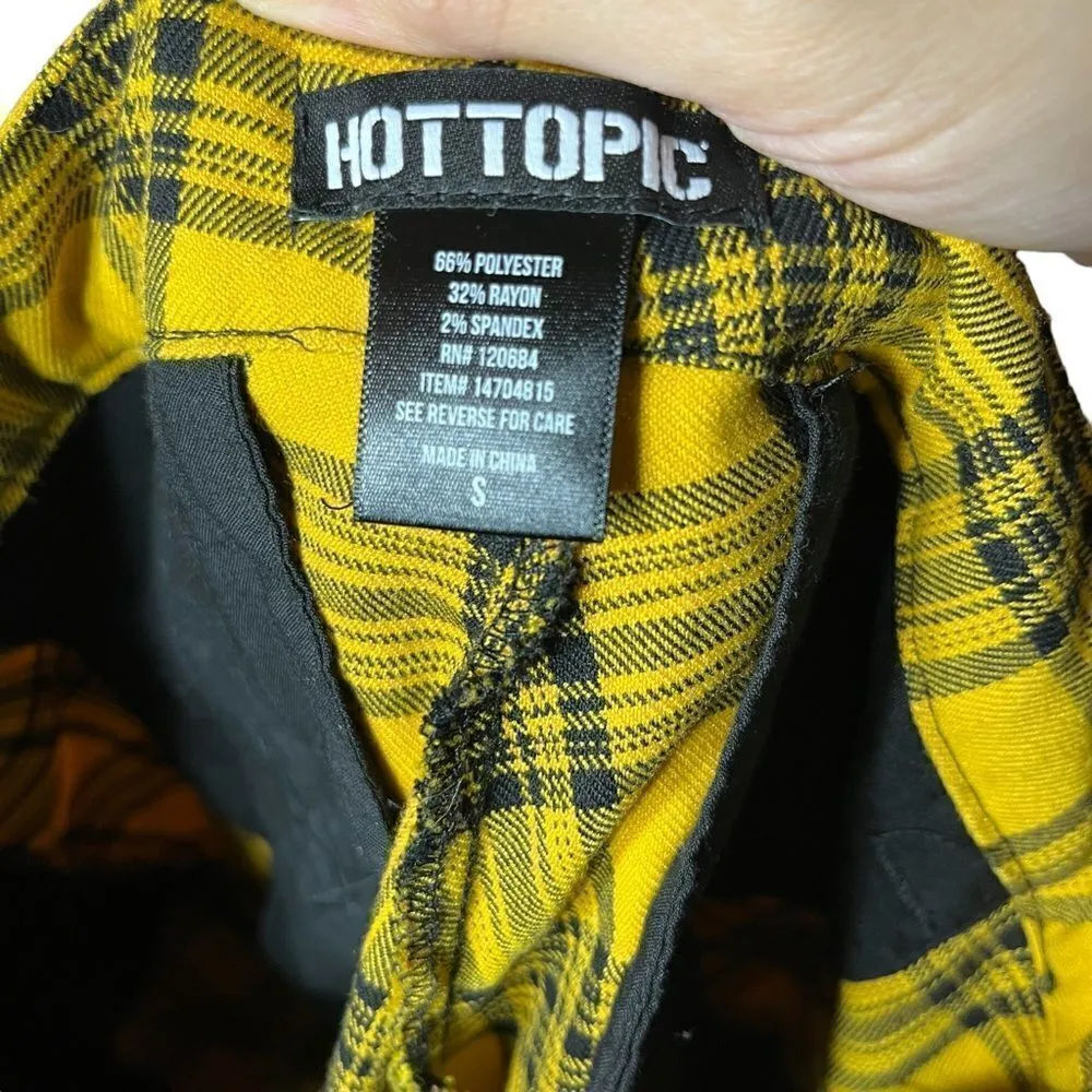  ‎Hot Topic Yellow Plaid Cargo Bermuda Shorts - Image 8
