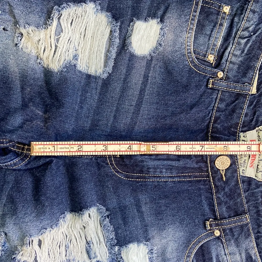 Hot Kiss Women’s Kelsea Distressed Bermuda Shorts Size 11 NWT - Image 4