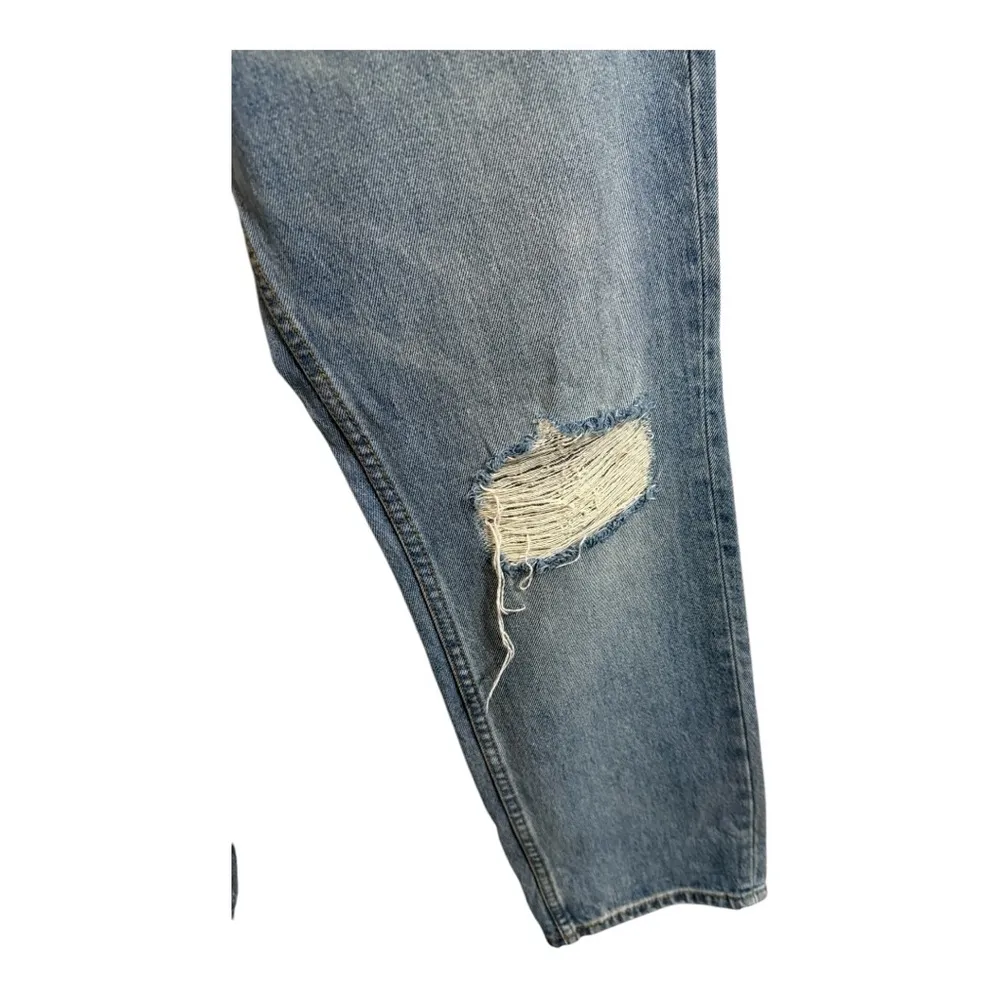 Free People Light Wash Distressed Holey High Waisted Mom Straight Jean Size 30 - Image 4