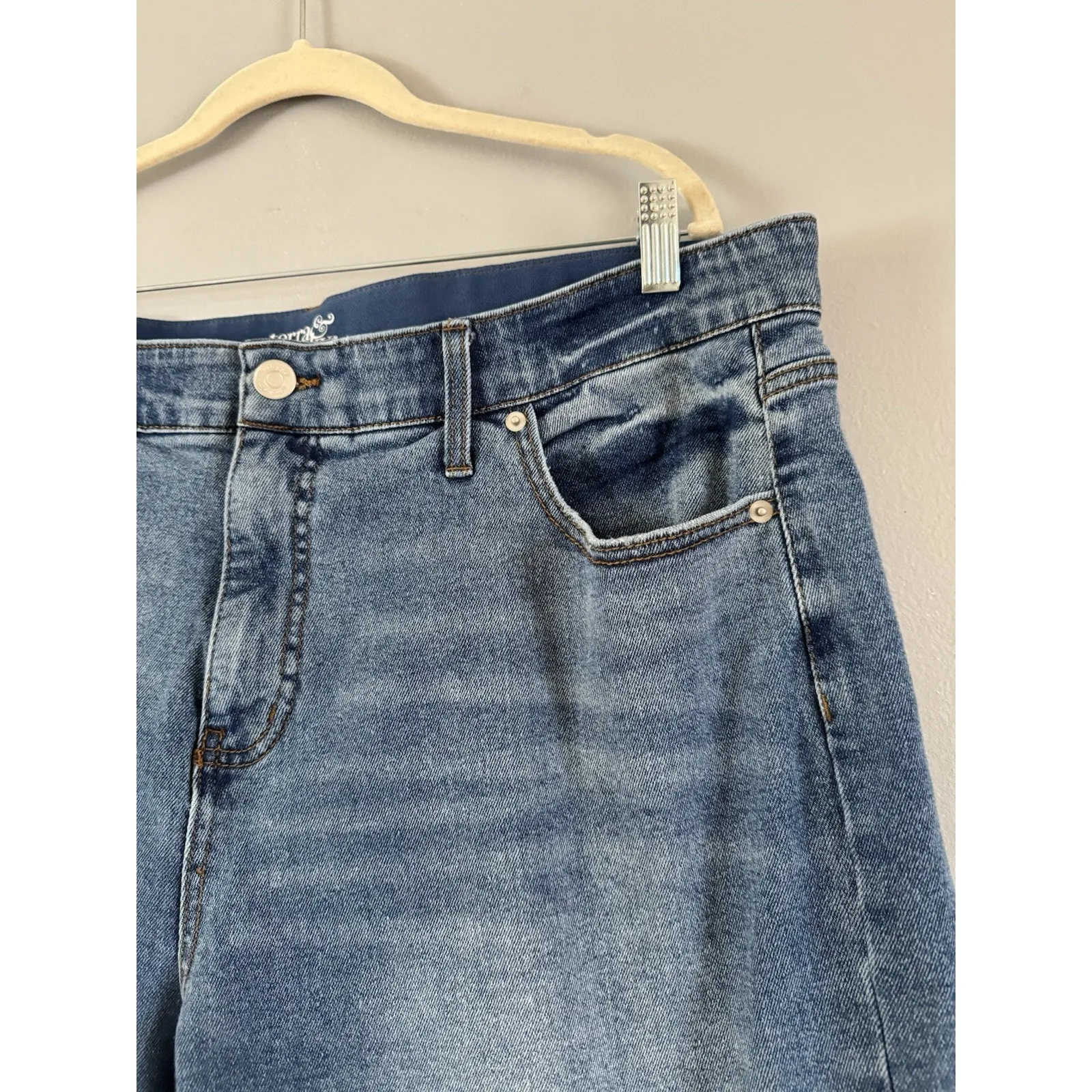 Terra Sky Medium Wash Blue Denim Modest Denim Stretchy Shorts Women’s Size 18W - Image 4