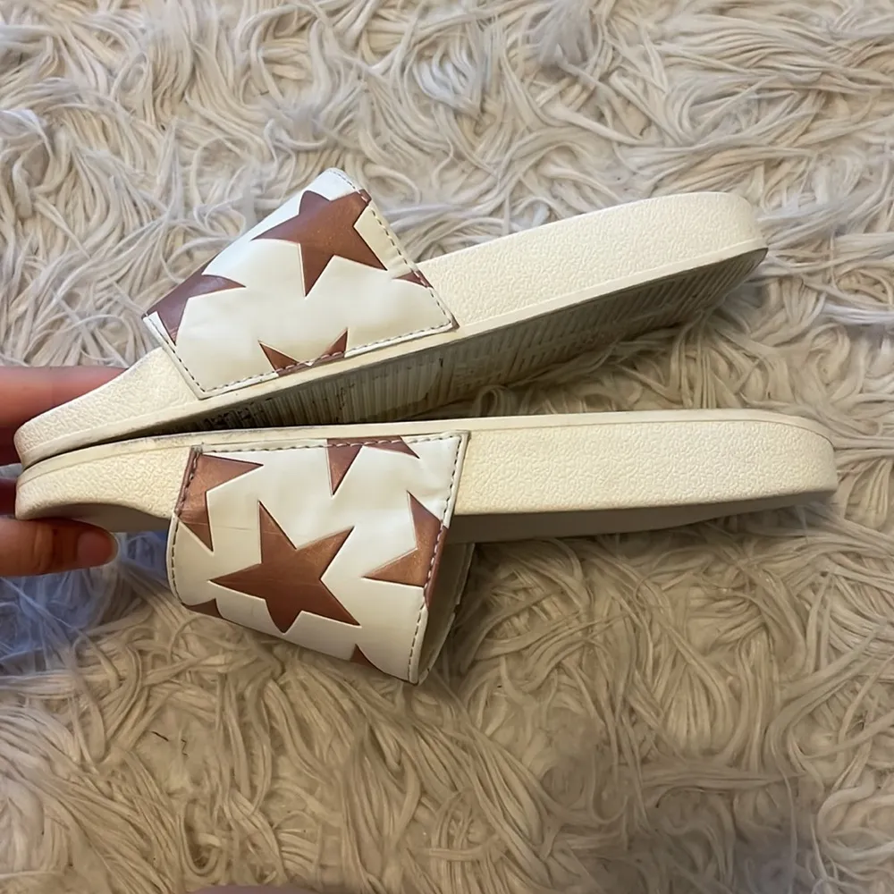 American Eagle Rose Gold Stars Slides - Image 4