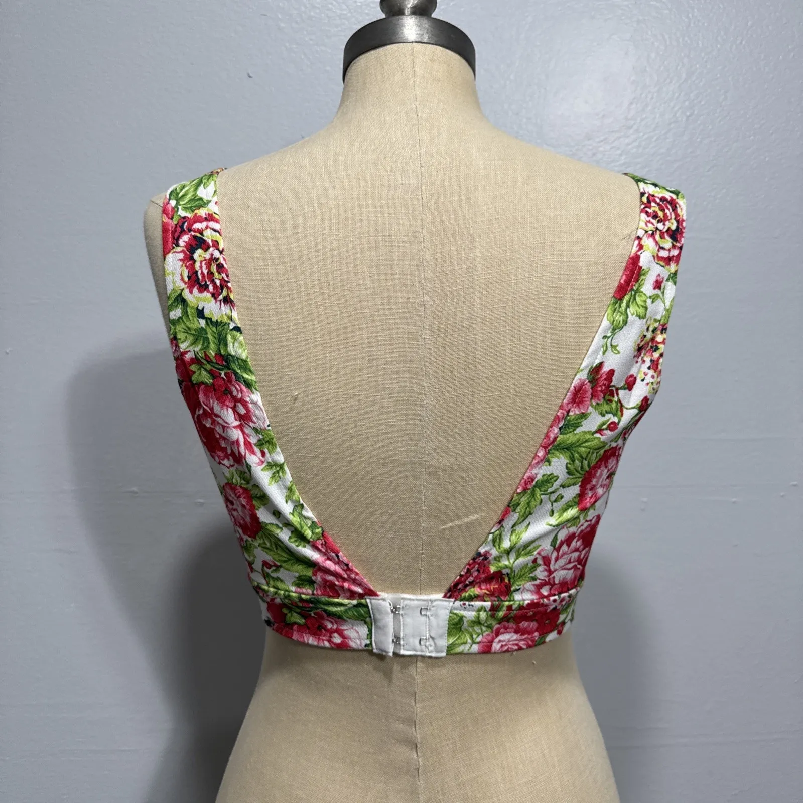 Forever 21 Womens Floral Tropical Crop Top Juniors size S Cruise Vacations - Image 2