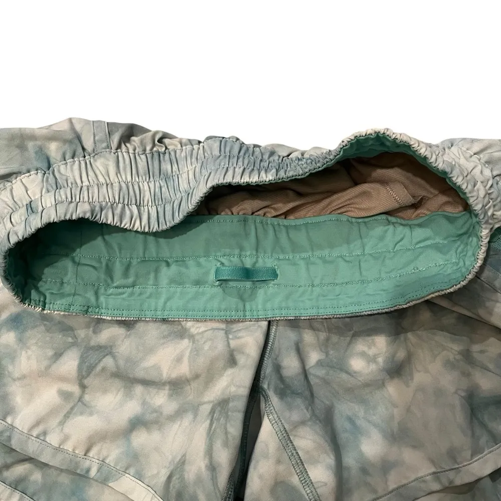 Lululemon Diamond Dye White Washed Marsh Tracker Short V 4", Sz 6 - Image 12