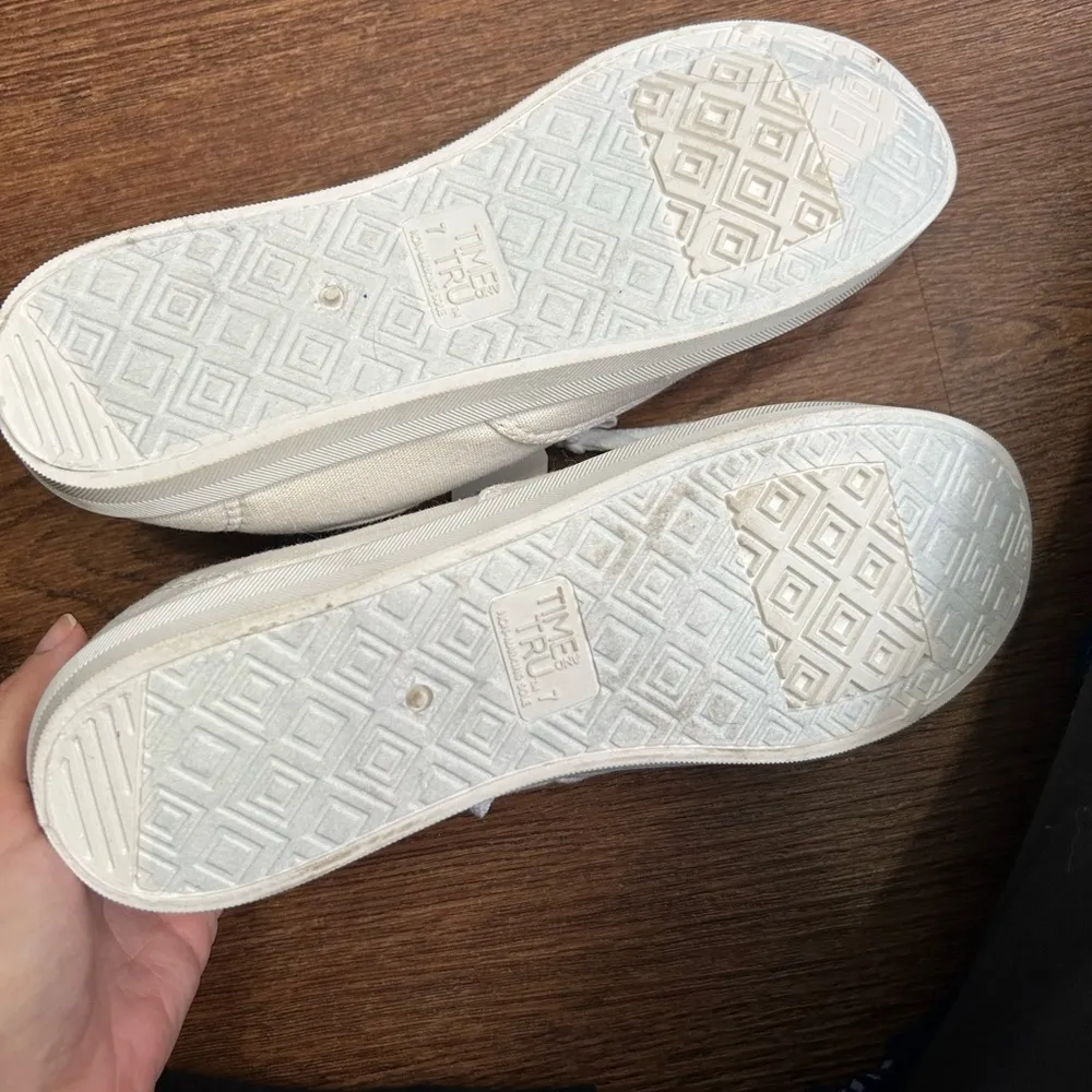 NWT Canvas Shoes White Size 7 - Image 3