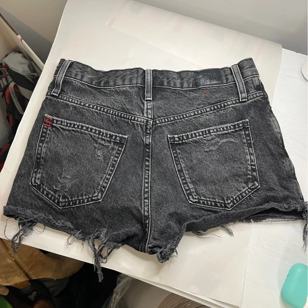 BDG High Rise Girlfriend Denim Raw Hem Black Shorts Sz 26 - Image 6