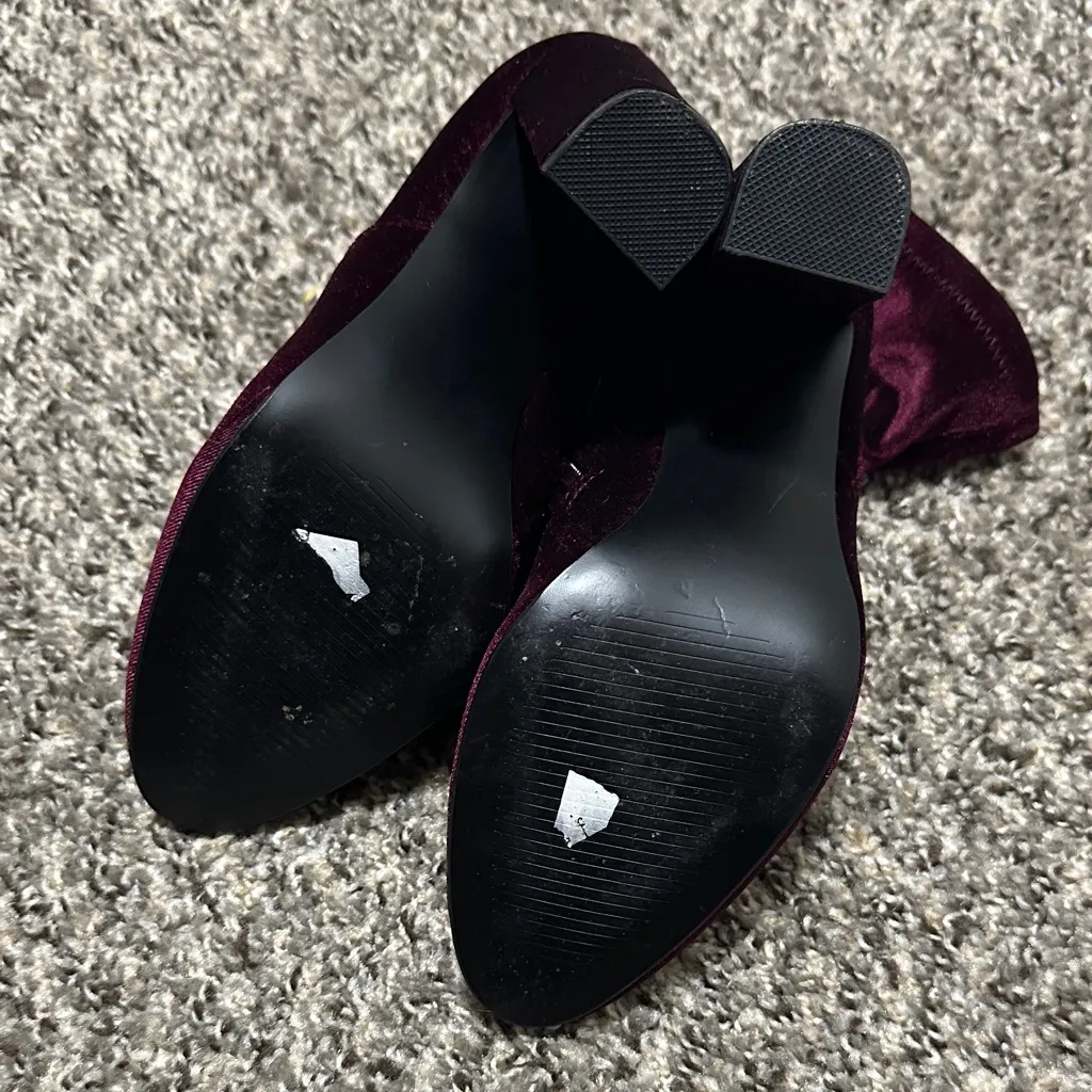 Steve Madden Edit Velvet Ankle Boots in Burgundy - Image 2