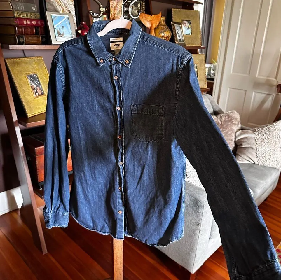 Old Navy Classic Blue Denim Shirt Sz M - Image 3