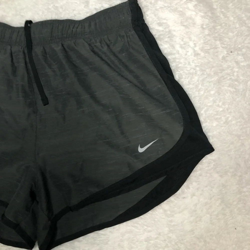 Nike Grey & Black Dri Fit Activewear Running Shorts Size Medium - Image 3