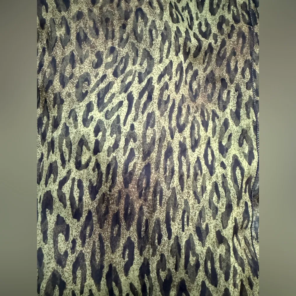 Vintage Neiman Marcus green leopard print long wrap silk scarf - Image 3