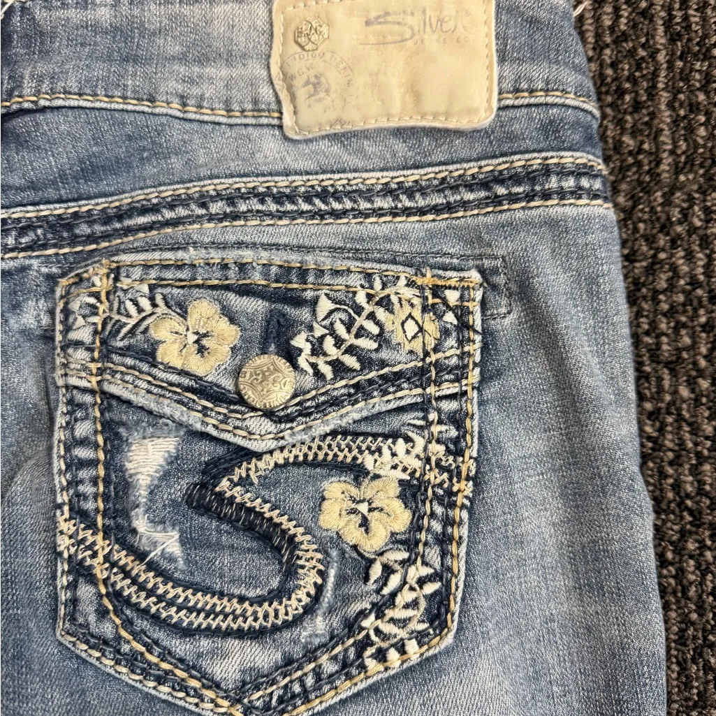 Silver Jeans Suki Mid Capri Denim Womens W28 X L23 Flower Embroidered Pockets - Image 5
