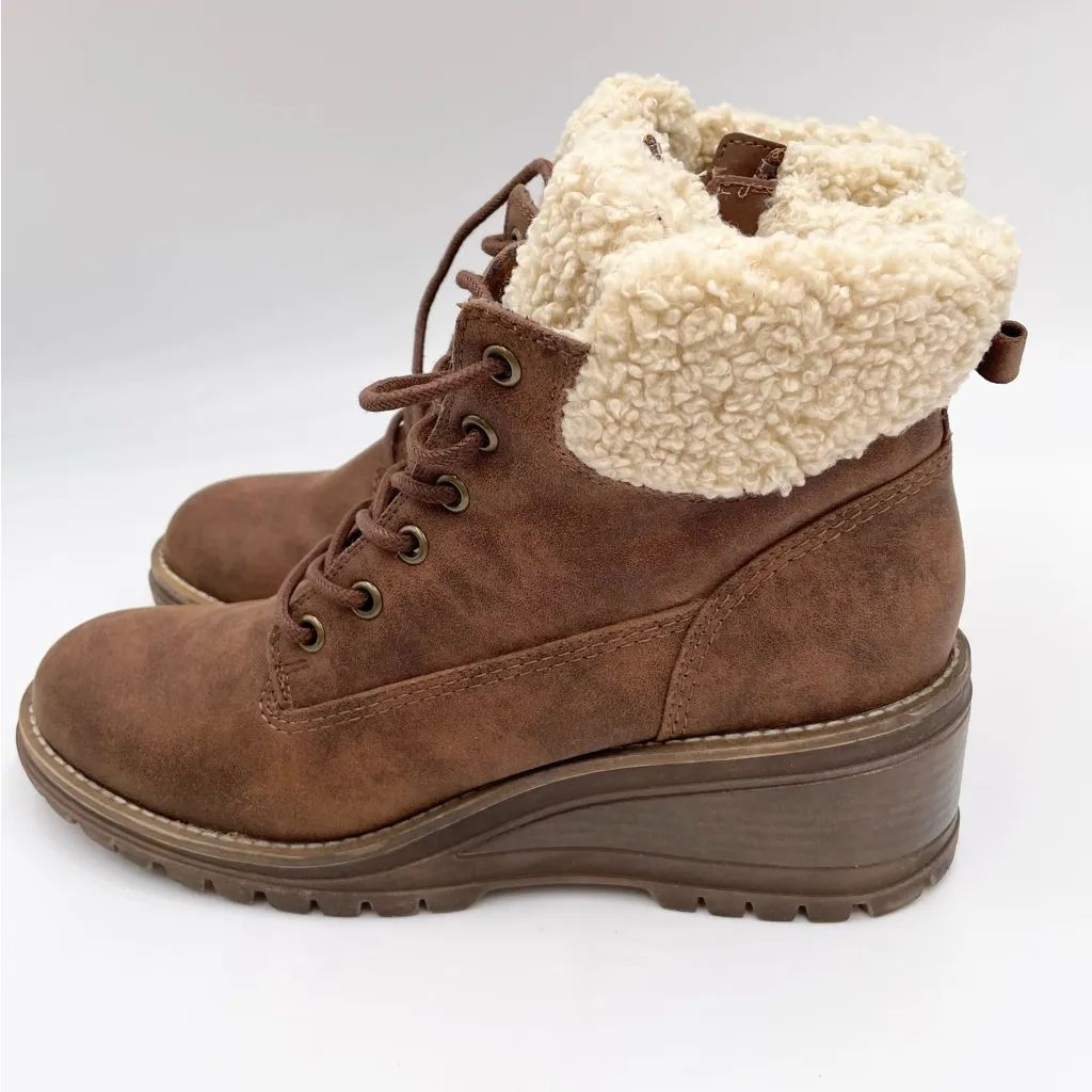 Fergie Genesis Wedge Heel Ankle Boots Women's Size 9.5 Faux Leather Fur Trim Tan Brown - Image 4