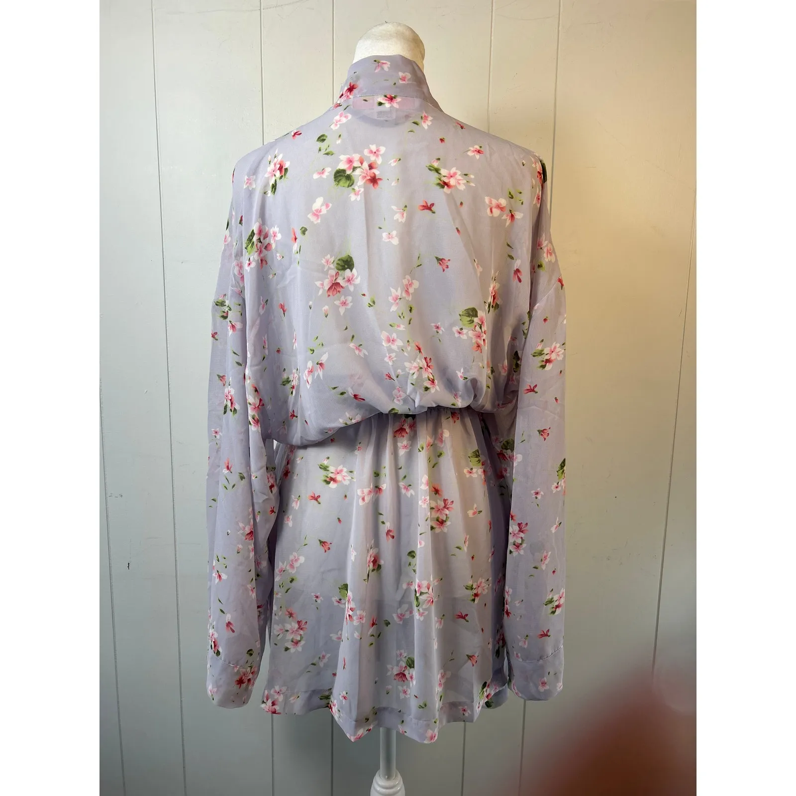 Victoria’s Secret sheer lavender floral robe with built-in tie. One size. - Image 3