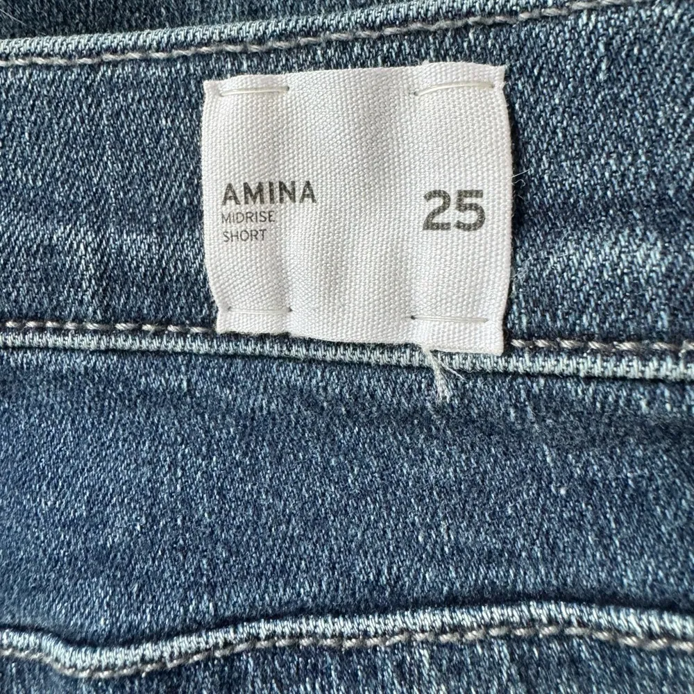 Hudson Amina Raw Hem Denim Mid Rise Bermuda Blue Jean Shorts in Reserve Size 25 - Image 9