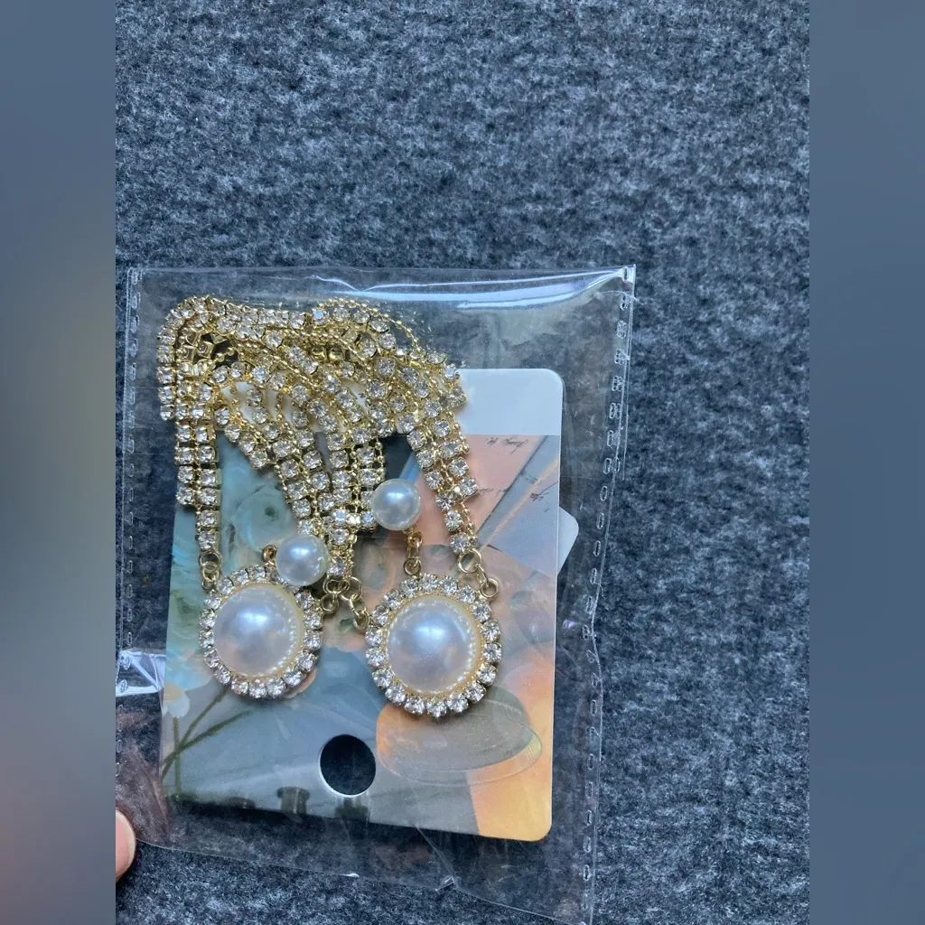 Elegant Crystal Pearl Dangle Earrings Vintage Style Luxury Gold Long Drop new‎ White - Image 4