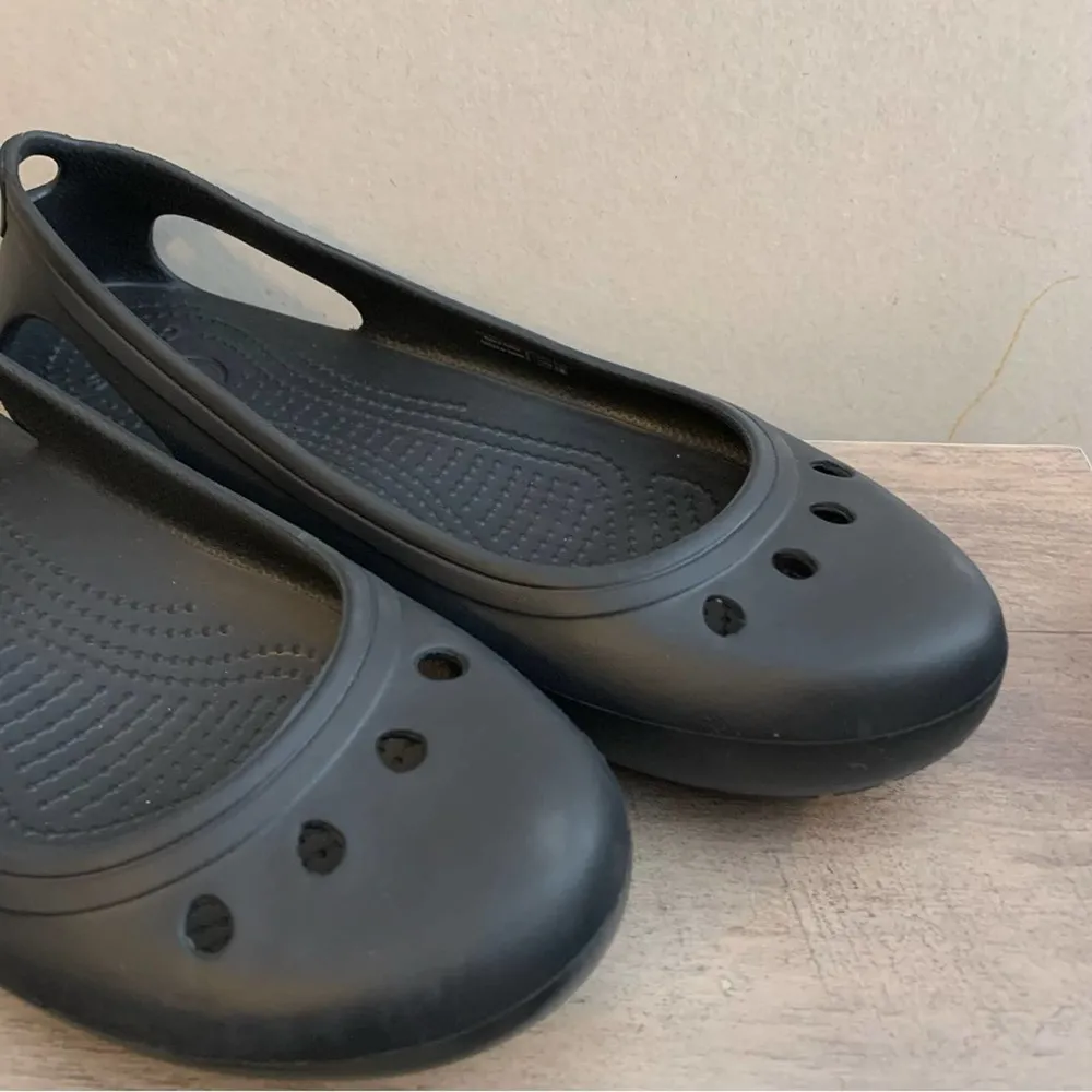 Crocs Kadee Black Flats Rubber Comfort Shoes - Image 2
