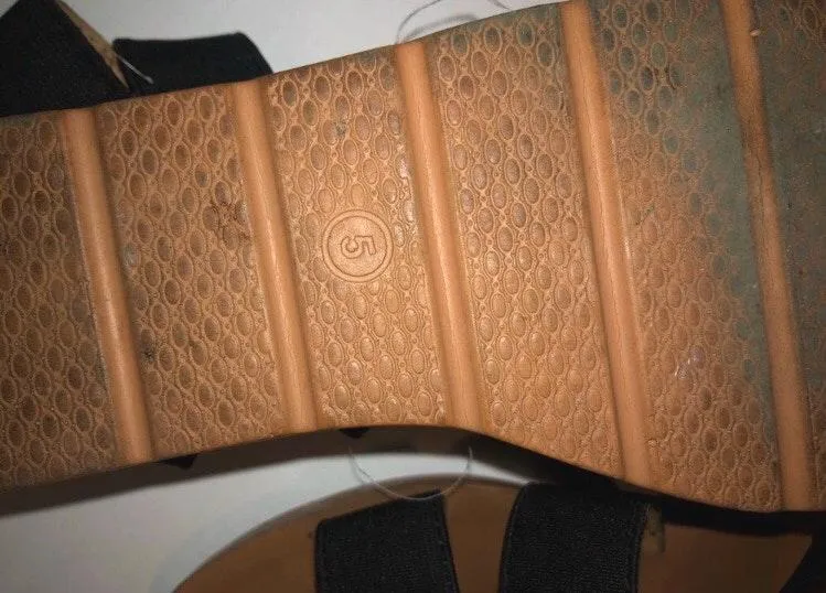 Cute Sandals Black Size 5 - Image 4