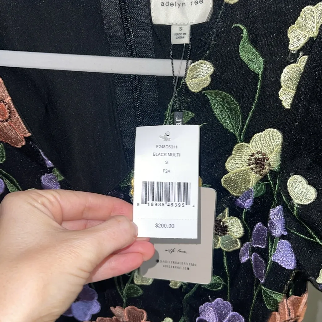 Adelyn Rae 3D Floral Embroidered Mesh V-Neck Short‎ Sleeve Mini Dress Sz small - Image 5