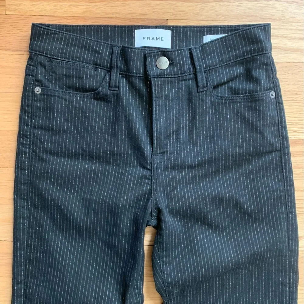 Frame Le High Skinny Black/Silver Striped Cropped Hetfield Jeans Size 26 - Image 3