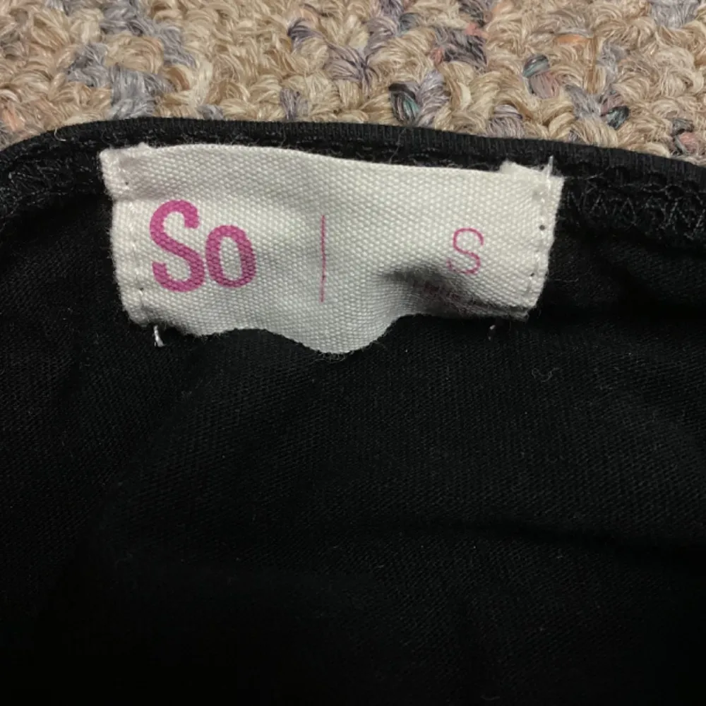 SO  Black Ruched Spaghetti Strap Tank Top * Size Juniors Small - Image 2