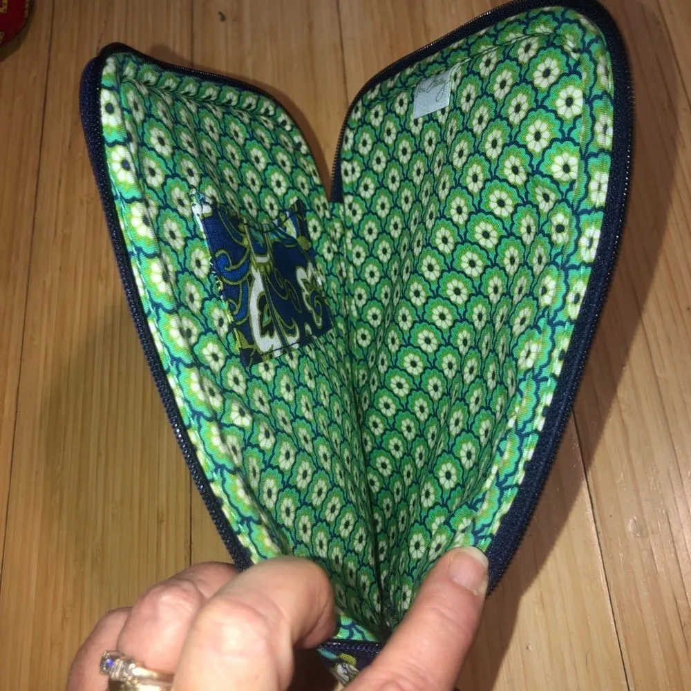 VERA BRADLEY E-Reader Sleeve in Rhythm & Blues Retired Winter 2011 - Image 3