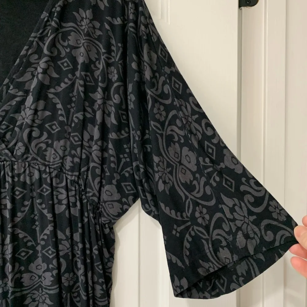 A Pea in a Pod Maternity Tunic - Image 2