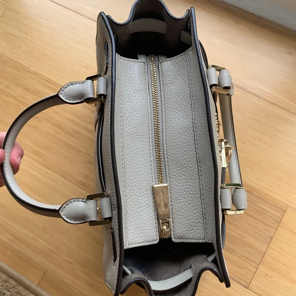 Micheal kors purse - Image 12