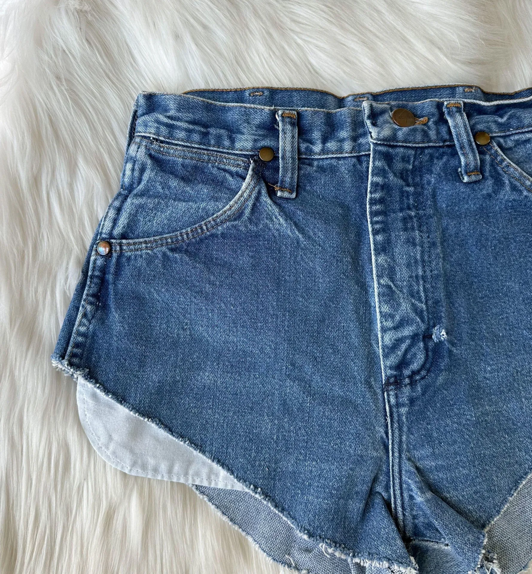high waisted - high rise shorts - Image 3